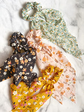 Load image into Gallery viewer, Scrunchie Scarves