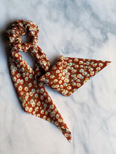 Load image into Gallery viewer, Scrunchie Scarves