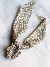 Load image into Gallery viewer, Scrunchie Scarves