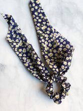 Load image into Gallery viewer, Scrunchie Scarves