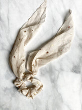 Load image into Gallery viewer, Scrunchie Scarves