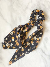 Load image into Gallery viewer, Scrunchie Scarves