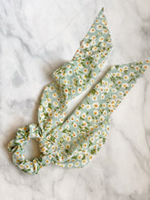 Load image into Gallery viewer, Scrunchie Scarves