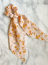 Load image into Gallery viewer, Scrunchie Scarves