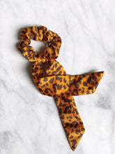 Load image into Gallery viewer, Scrunchie Scarves
