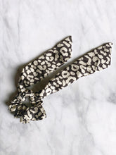 Load image into Gallery viewer, Scrunchie Scarves
